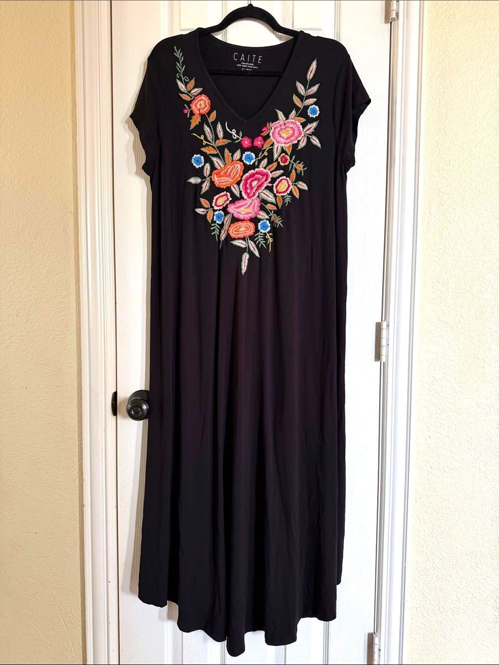 Caite Embroidered Floral Knit Maxi Dress Black V-Neck Short Sleeve XL